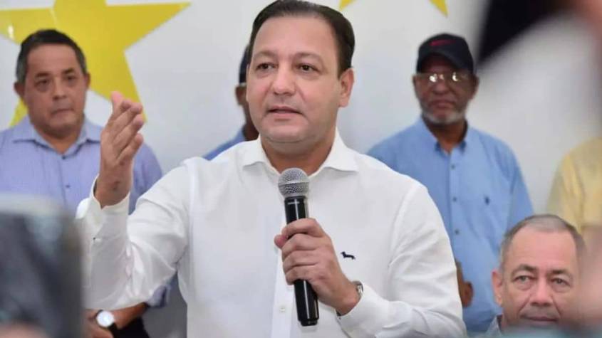 Aspirante presidencial del PLD Abel Martínez y equipo de técnicos ...